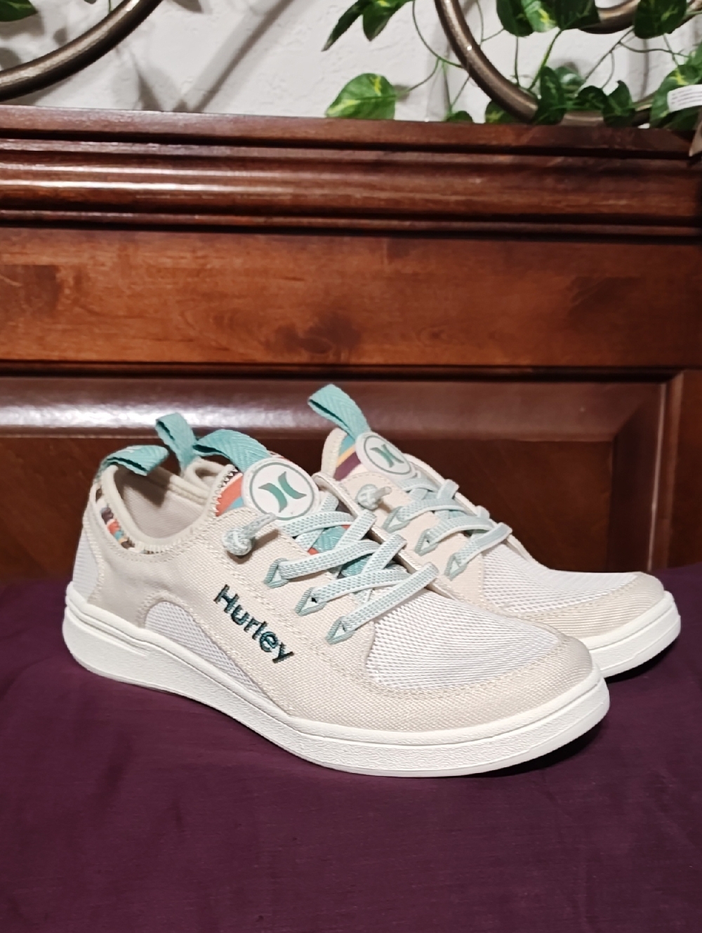 Hurley Women's Beige Sneakers with Teal Accents